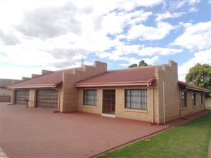 3 Bedroom Modern Family home with separate self maintained Flatlet