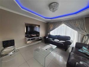 Beautifull HOUSE IN SE Area....