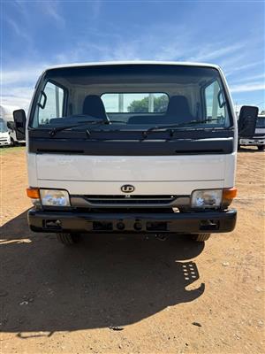 Nissan UD 35