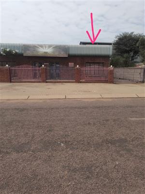 Workshop with offices to rent in Pretoria North