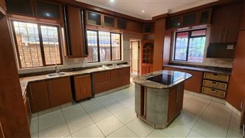 Income-Generating House with Two Flatlets for Sale in Manaba