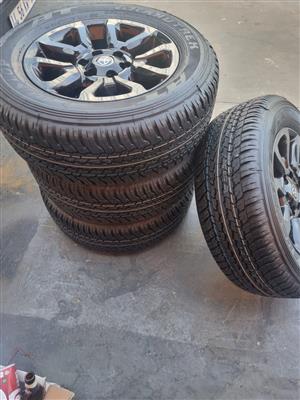 Toyota Legend RS 18inch original mags with brand new 265/60/18 Dunlop Grandtrek 