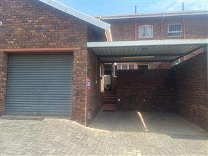 Townhouse For Sale in Birchleigh