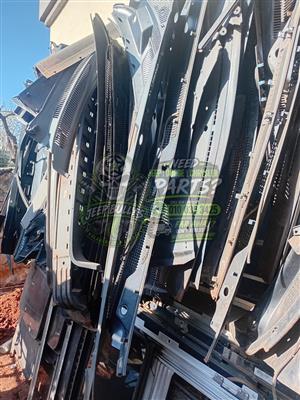 Windscreen cowl panel Jeep Grand Cherokee / Dodge