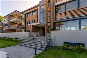 Apartment For Sale in Rondebosch