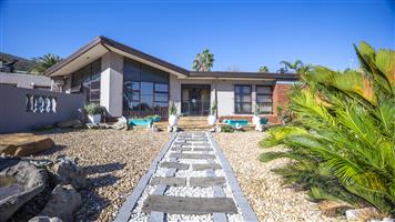 Expansive Family Home with Flatlet & Table Mountain Views – Plattekloof