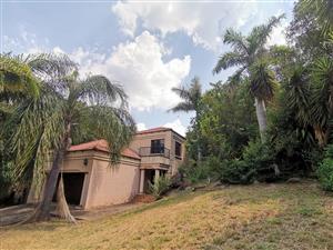 STUNNING POTENTIAL FOR LUXURY LIVING!!!