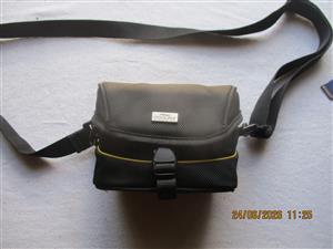 NIKON Coolpix L100 battery operaated digital camera