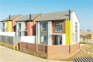 PRICED TO SELL! Very neat 3-bedr. free-standing house in secure lifestyle estate