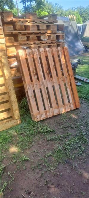 1.2x1.0x15cm standard 4 Way Saligna Redwood Pallets used once Like new Jhb South  Gideon