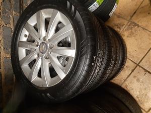 A set of 16imch Mercedes rims and runflat tyres 