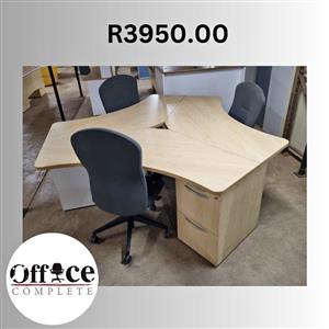 Cluster set 3 x seater with pedestals