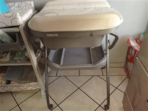 COMBO BARGAIN: 2-IN-1 BABY BATH TUB AND DIAPER CHANGING TABLE WITH ADDED EXTRAS.