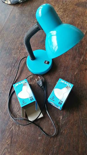 Desk lamp + 2 new 60W globes