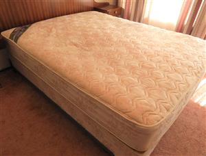 Simmons Mattress and Base for Sale - Queen-size