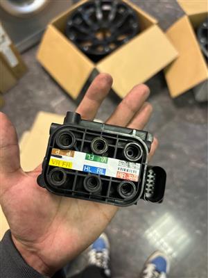 OEM AIRMATIC Air Suspension Valve Block