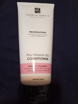Isabella GRcia shampoo and conditioner. Also 2 plump lip glosses