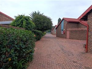 Townhouse For Sale in Birchleigh North