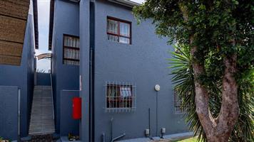 Modern Upstairs 2 Bedroom Unit in a Prime Location