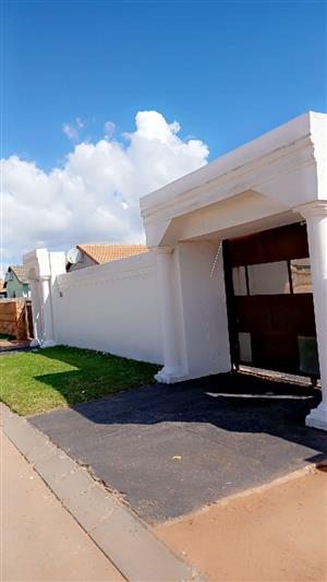 3 bedroom for rental ext 28 Protea glen
