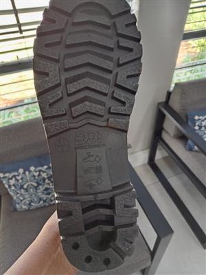 Gum boots and safety boots