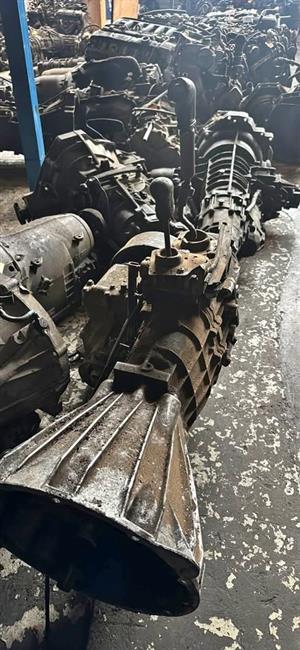 Land Rover defender 5speed gearbox with transfer.