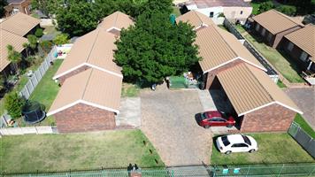 2 @ 3 bedroom units with 2 @ 2 bedroom units perfect for investors and rental income