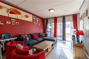 Luxury Auction | Stunning 3-Bedroom Apartment - Private Garden & Premium Amenities in Secure Complex