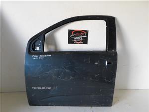 Chevrolet Trailblazer left front door 