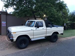Ford f100 bakkie very clean