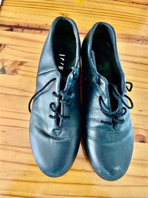 Tap dancing shoes