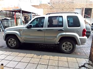 Jeep Cherokee 2.8 KJ stripping for spares! 