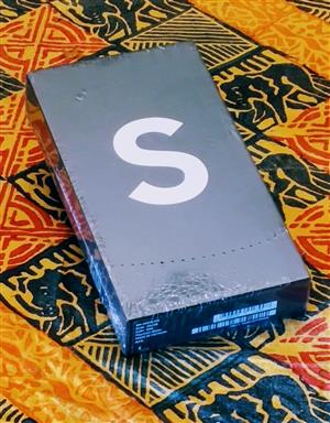 Samsung Galaxy S22 256GB sealed & warrantee IN BOX!