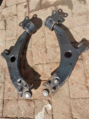 Volvo S40 T5 2005  Control arms for sale