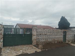 House For Sale in Dhlamini