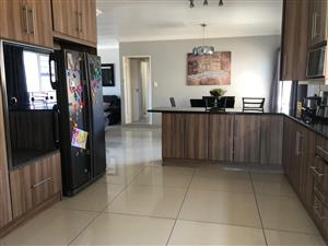 Spacious 3-Bedroom Family Home with Pool and Entertainment Areas
