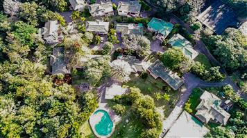 Modern unit in Secure Complex with a tenant