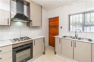 Immaculate 4 Bedroom Home For Sale in Dobsonville Ext 2!