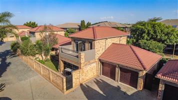 3 Bedroom Townhouse for sale in Meyersdal