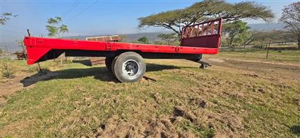 Flat deck trailer