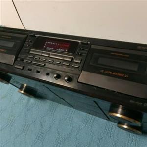 DENON DRW-695 double-deck cassette player/recorder in excellent condition
