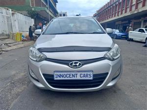 2014 HYUNDAI i20 1.2 PETROL, HATCHBACK, SILVER COLOUR,  85000KM, 