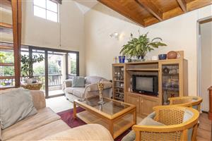 Spacious 2-Bed, 1-Bath Loft-Apartment, 77Sqm, Chobe Sands,  Pet friendly. No transfer duty.