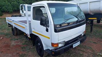 Nissan UD 40 Dropside