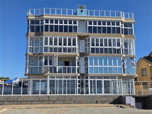 Beachfront Ground Floor Apartment in Jeffreys Bay Central