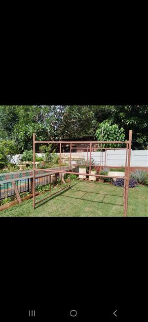 Scaffolds, spead frame