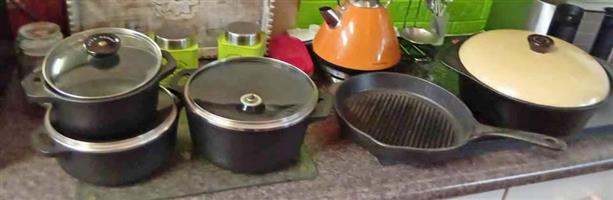 Cast Iron pot set with pan