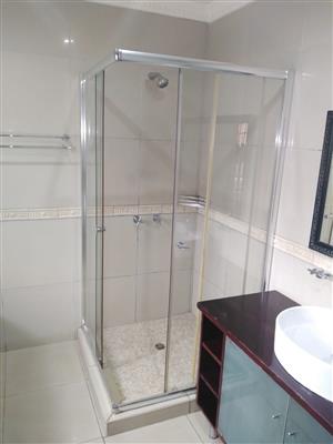 I'm selling a bath glass panels and shower