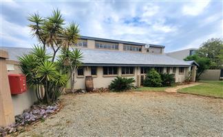 Single storey waterfront house to RENT in Sable Hills