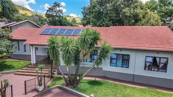 Spacious Family Home in a Peaceful Panhandle – Safari Gardens